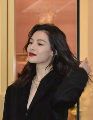 性感美女钟楚曦妩媚撩人写真_3