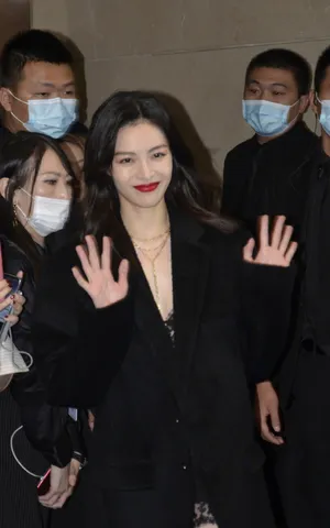 性感美女钟楚曦妩媚撩人写真_5