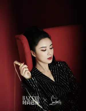 薇娅性感红唇美艳写真图片_4