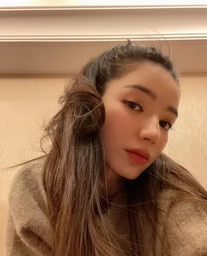 代斯半马尾清新俏皮自拍图片_1