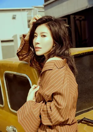 性感美女张棪琰妩媚优雅个性写真_4