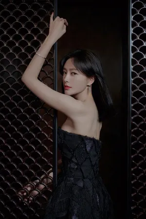 性感美女秦岚妩媚优雅个性写真_8