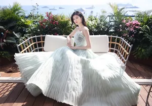 性感美女何穗优雅个性写真