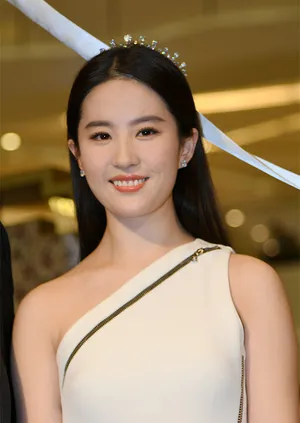 性感美女刘亦菲妩媚优雅个性写真_1