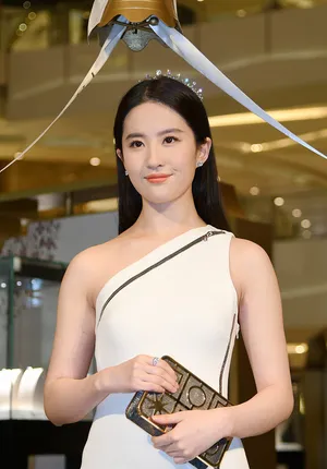 性感美女刘亦菲妩媚优雅个性写真_3