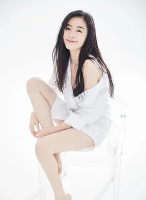 性感美女赵多娜妩媚湿发诱惑写真