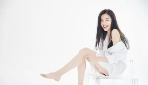 性感美女赵多娜妩媚湿发诱惑写真_2