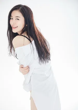 性感美女赵多娜妩媚湿发诱惑写真_4