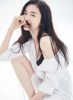 性感美女赵多娜妩媚湿发诱惑写真_5