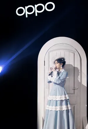张紫宁复古造型甜美性感舞台图片_2