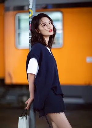 性感美女李沁妩媚优雅写真
