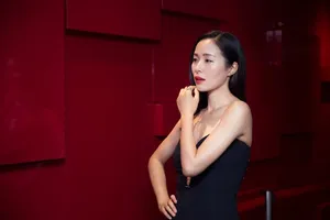 性感美女明星江一燕妩媚优雅写真_2
