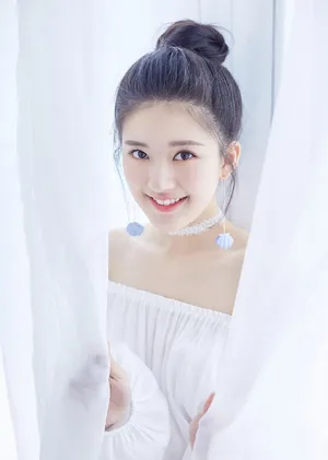性感美女赵露思甜美诱惑写真_8