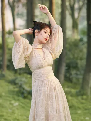 杨紫深v蕾丝刺绣长裙优雅写真图片_3