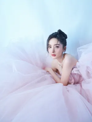 杨幂粉色纱裙礼服魅力性感写真_3