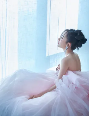 杨幂粉色纱裙礼服魅力性感写真_6