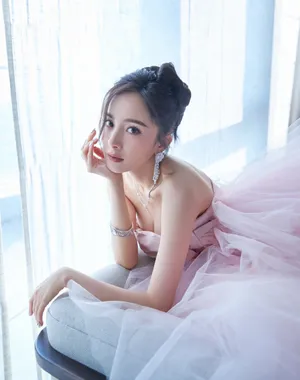 杨幂粉色纱裙礼服魅力性感写真_8