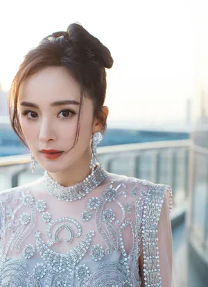 杨幂金色碎钻流沙长裙性感写真_2