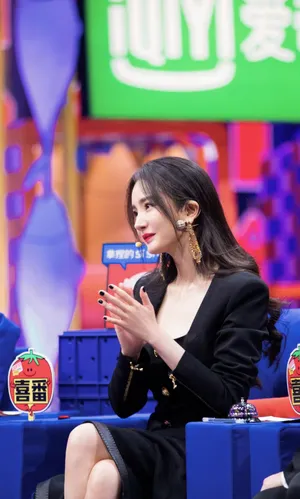 杨幂《奇葩说》性感剧照写真图片_3