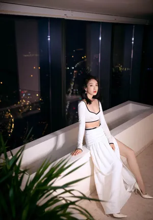 宋茜小露蛮腰优雅性感写真图片_4
