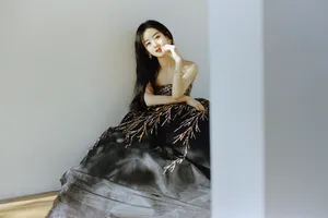 赵丽颖裹胸长裙魅力性感写真