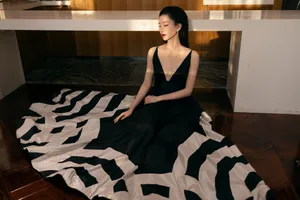 江疏影深V黑裙优雅性感写真图片_7