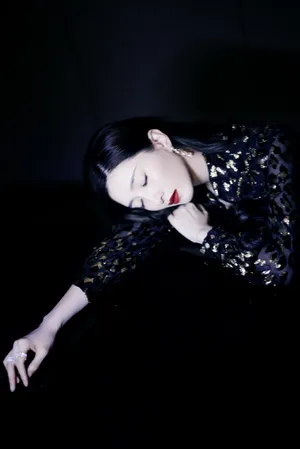 江疏影火辣红唇魅惑性感写真_7