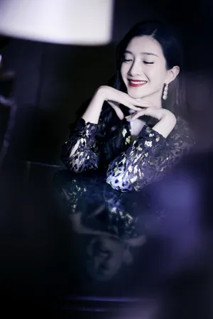 江疏影火辣红唇魅惑性感写真_8