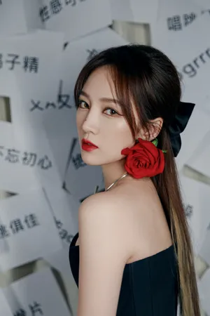 孟佳黑色冷艳优雅写真图片_2