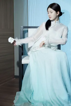 赵露思渐变绿古风套装温柔性感写真_4