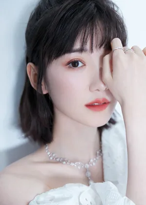 毛晓彤白色露肩上衣性感写真图片_5