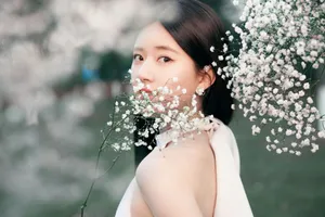 赵露思修身连衣裙优雅性感写真_2