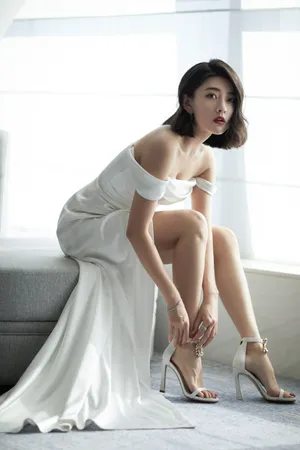 梁洁高叉长裙美艳性感写真图片_5