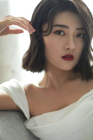 梁洁高叉长裙美艳性感写真图片_6