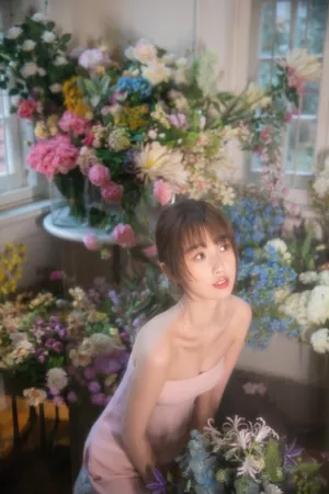 虞书欣粉色抹胸连体裤性感写真图片_2