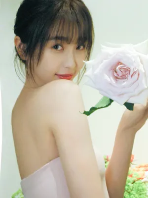 虞书欣粉色抹胸连体裤性感写真图片_4