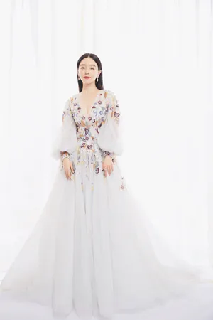 阚清子刺绣纱裙优雅写真图片_5