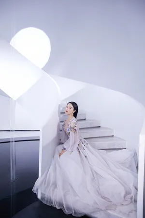 阚清子刺绣纱裙优雅写真图片_6