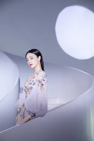 阚清子刺绣纱裙优雅写真图片_7