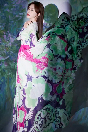 秦岚花漾彩染裙优雅写真图片_4