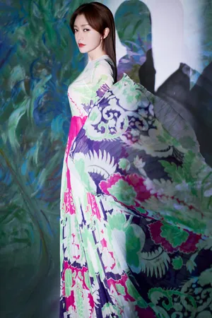 秦岚花漾彩染裙优雅写真图片_5
