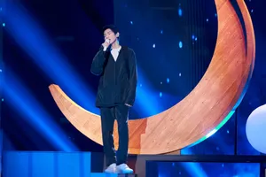 王源我们的歌音乐盛典帅气舞台照图片_2