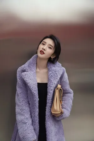 唐艺昕香芋紫外套时尚写真图片_2