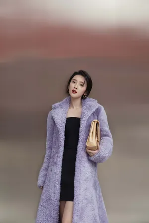 唐艺昕香芋紫外套时尚写真图片_4