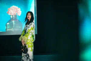刘雯印花羽毛装时尚写真图片_4