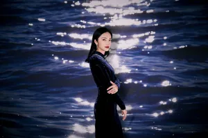 姚晨优雅蓝色长裙气质写真图片