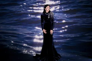 姚晨优雅蓝色长裙气质写真图片_2