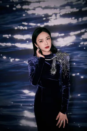 姚晨优雅蓝色长裙气质写真图片_3