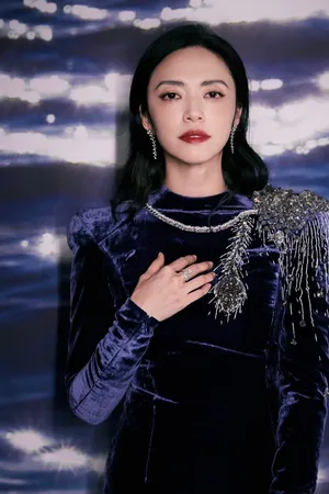 姚晨优雅蓝色长裙气质写真图片_5
