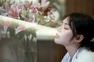 马思纯纯白西装裙性感写真图片_7